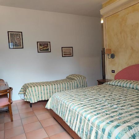 Hotel Ristorante Da Carlos Santa Maria Giudice エクステリア 写真