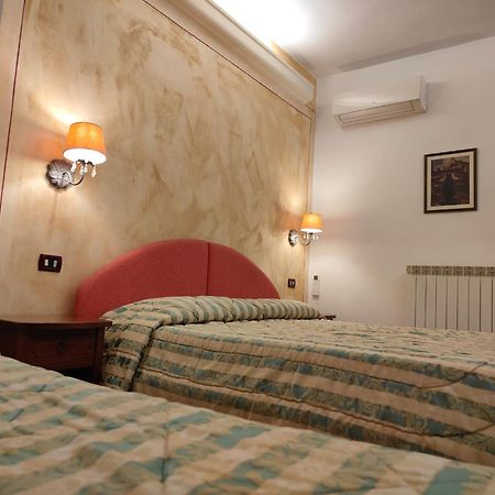 Hotel Ristorante Da Carlos Santa Maria Giudice エクステリア 写真