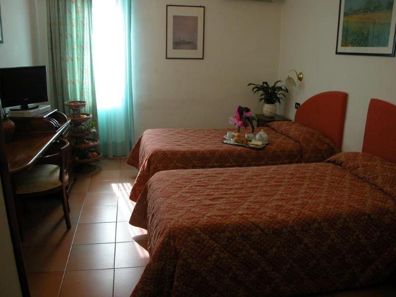 Hotel Ristorante Da Carlos Santa Maria Giudice エクステリア 写真
