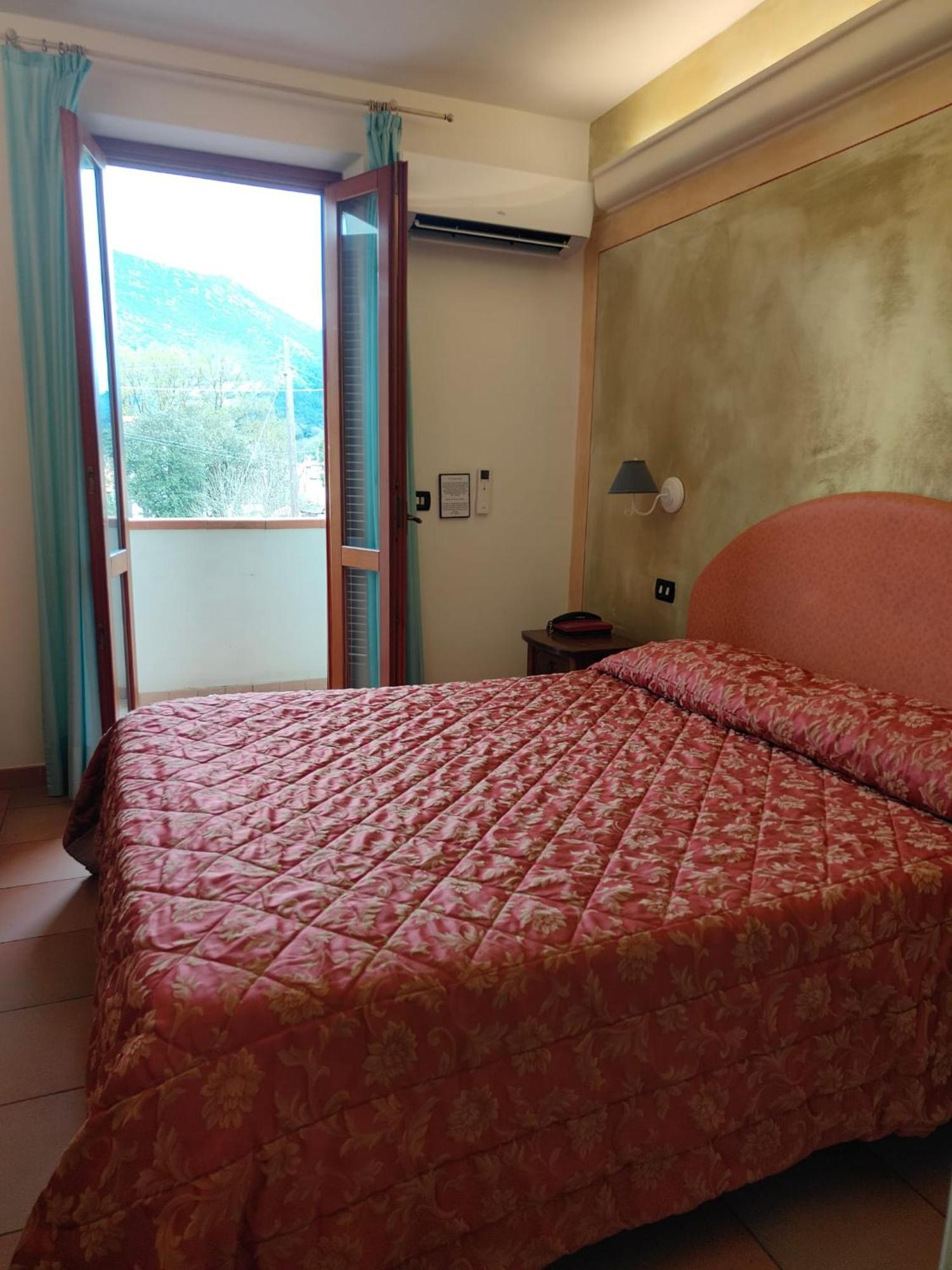 Hotel Ristorante Da Carlos Santa Maria Giudice エクステリア 写真