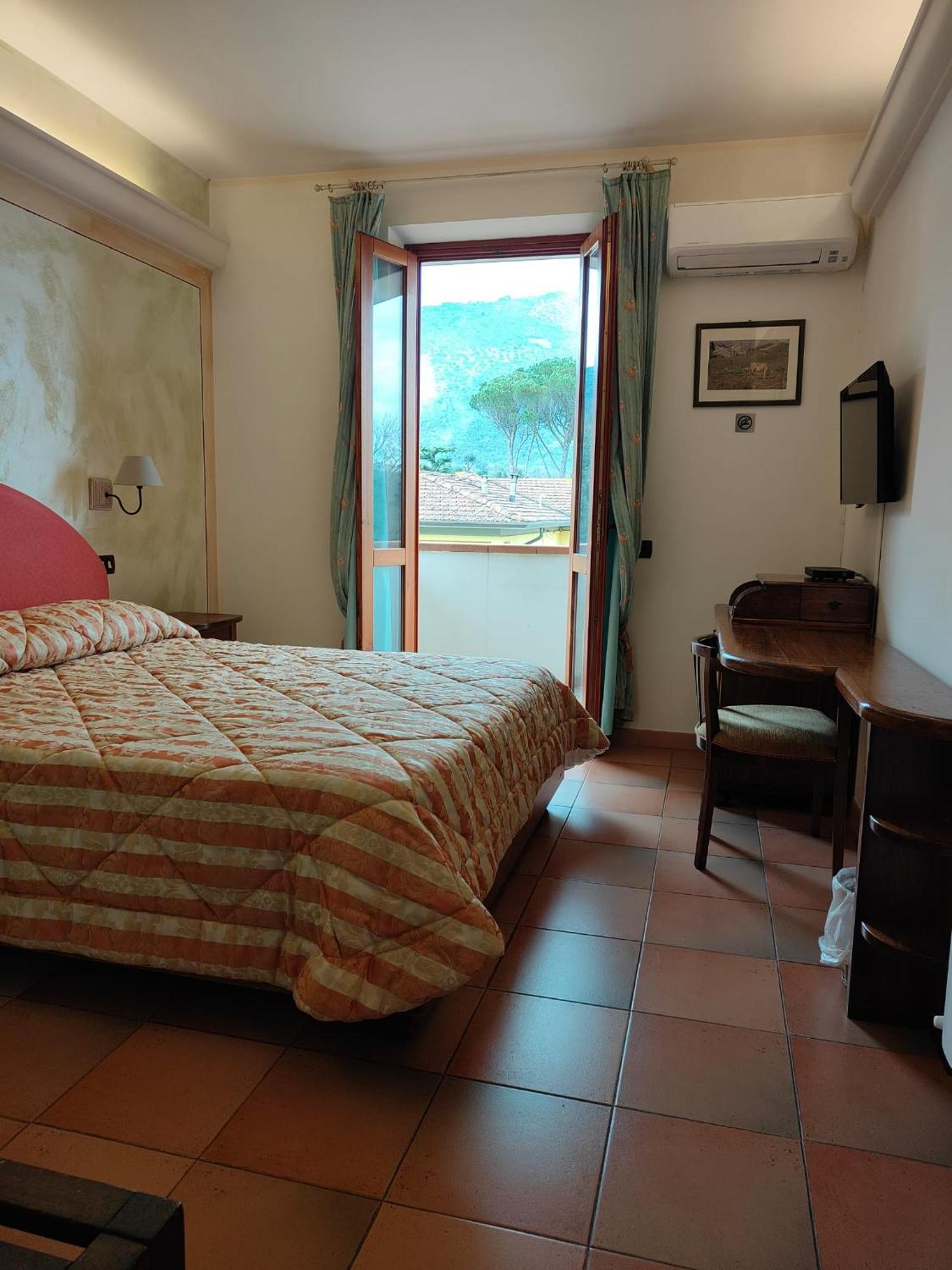 Hotel Ristorante Da Carlos Santa Maria Giudice エクステリア 写真