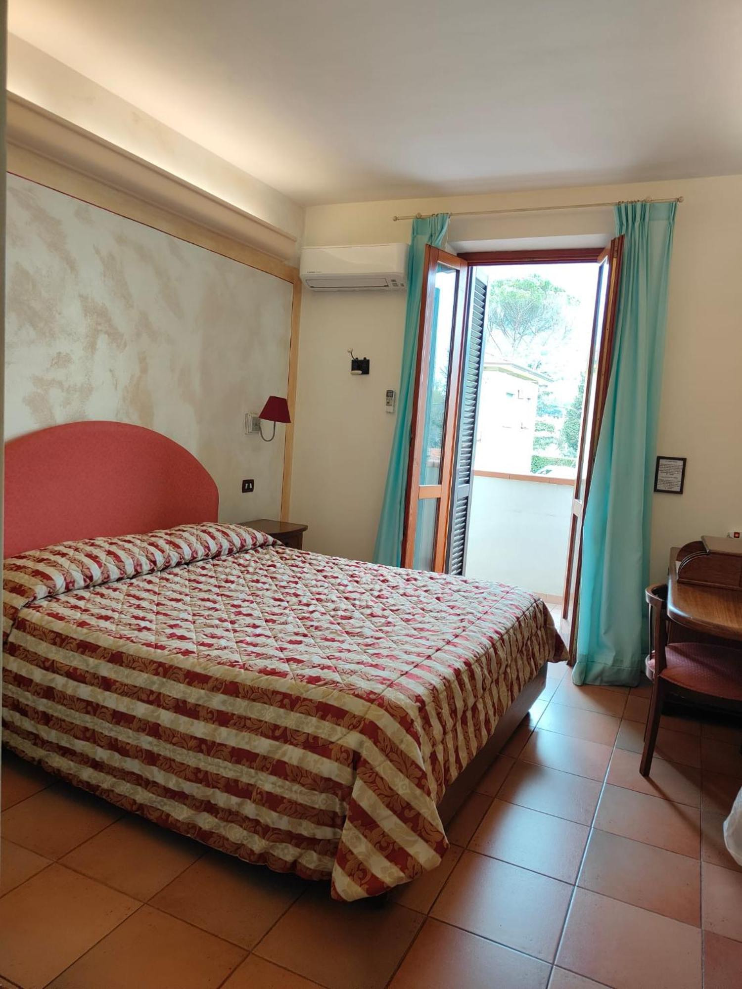 Hotel Ristorante Da Carlos Santa Maria Giudice エクステリア 写真